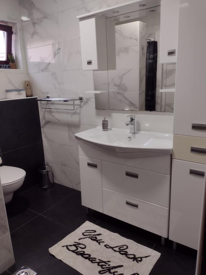 Apartment Petra I Nikola Селище Дрежницько Екстер'єр фото