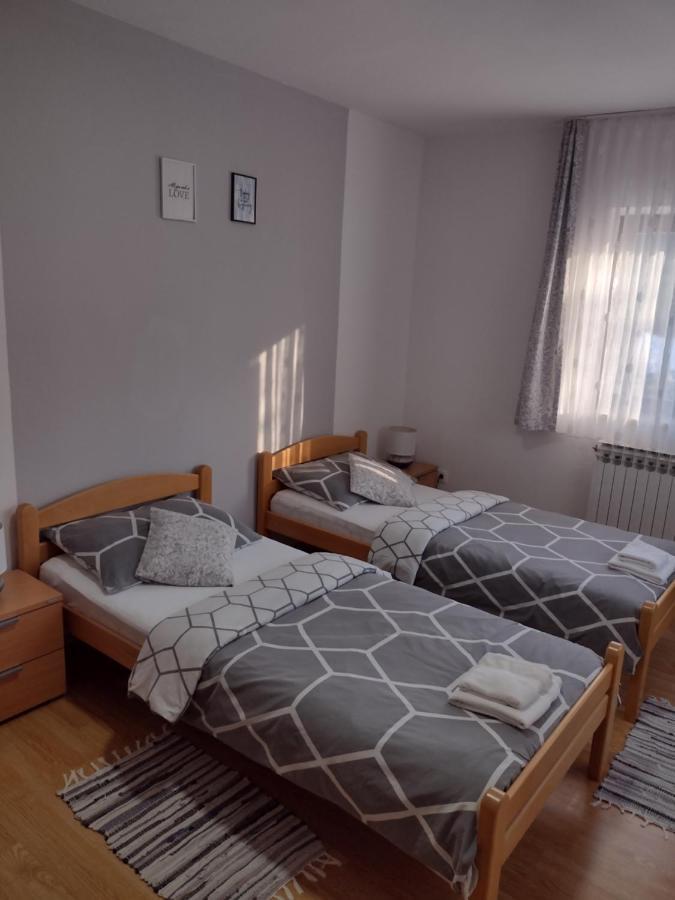 Apartment Petra I Nikola Селище Дрежницько Екстер'єр фото